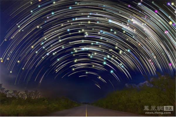 斗转星移:北斗七星绕南极星转动