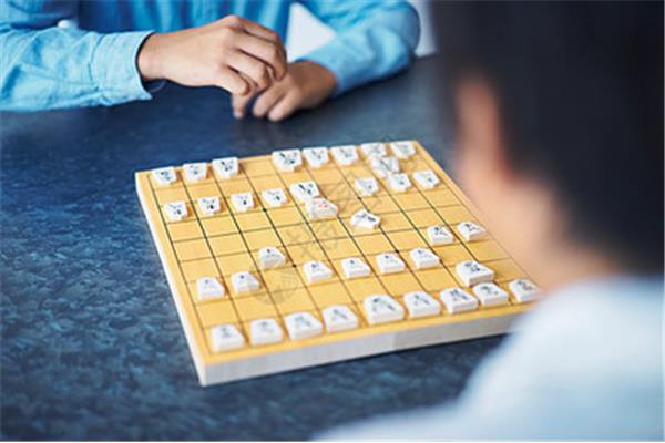 我在哪里可以玩日本象棋,我可以吃它的顺序?
