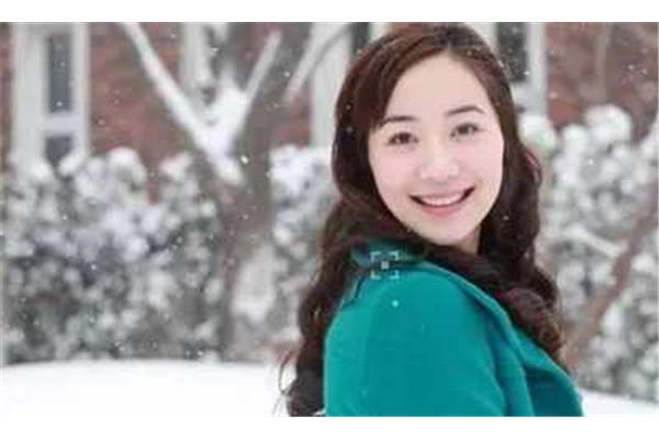 他是谁?吴江区盛泽镇润南广告工作室飘雪影视