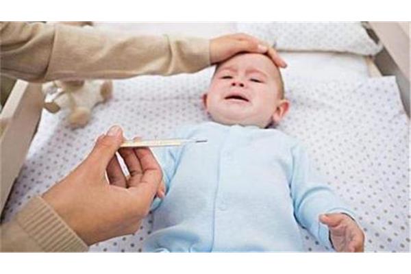 针对孩子发烧进行按摩,对孩子进行物理降温的方法