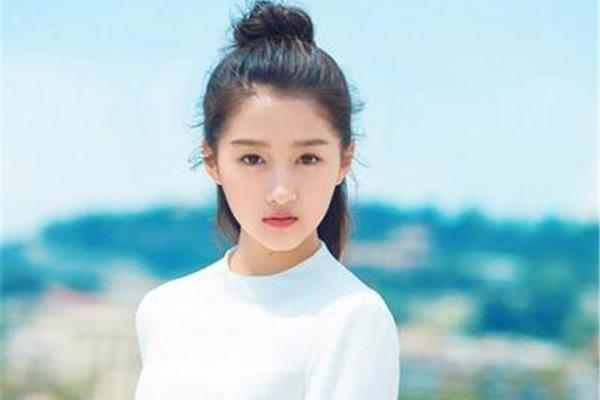来自鹿晗女友的消息,鹿晗关晓彤