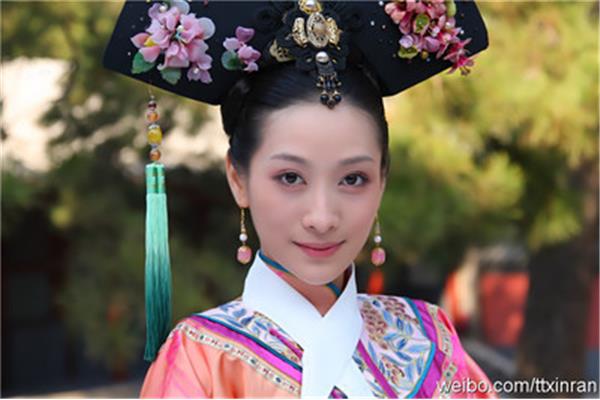 甄嬛的故事是由甄嬛传入的,后妃的故事是由电视剧传入的